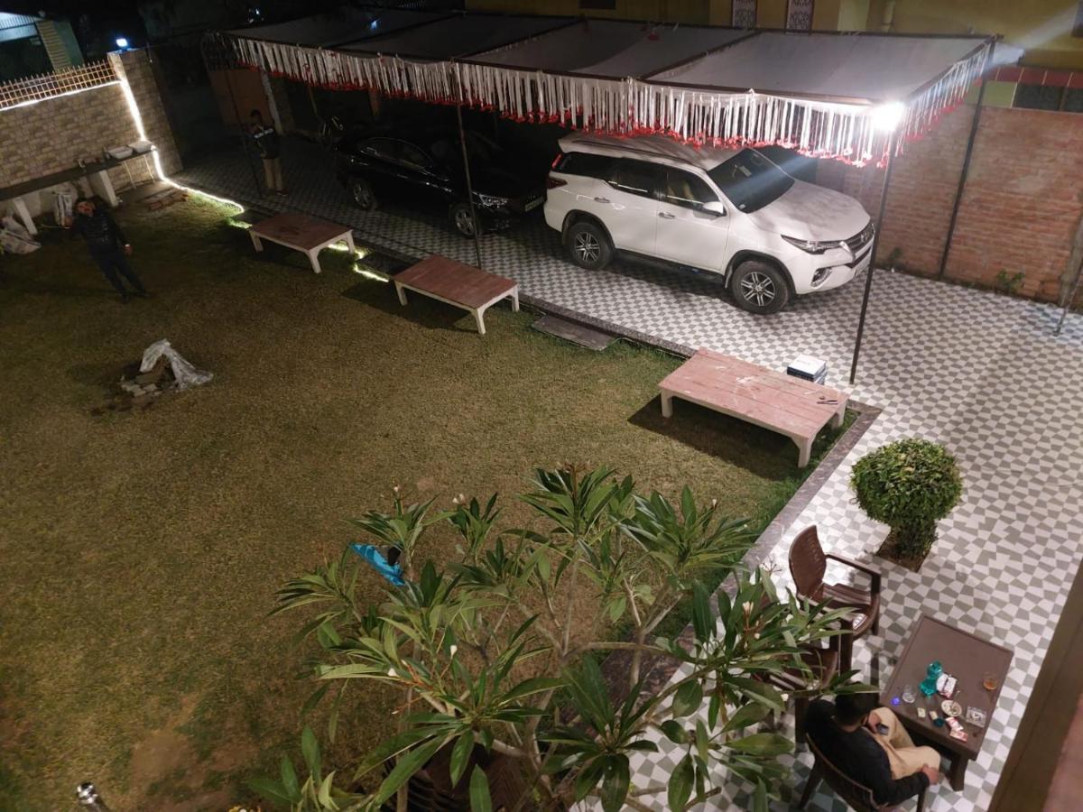 Goroomgo Kashi Paradise Varanasi - "Hotel-At-Prime-Location Spacious-Room With-Wi-Fi-Availability, " — Photos 1