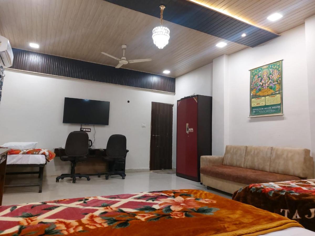 Goroomgo Kashi Paradise Varanasi - "Hotel-At-Prime-Location Spacious-Room With-Wi-Fi-Availability, ", Varanasi
